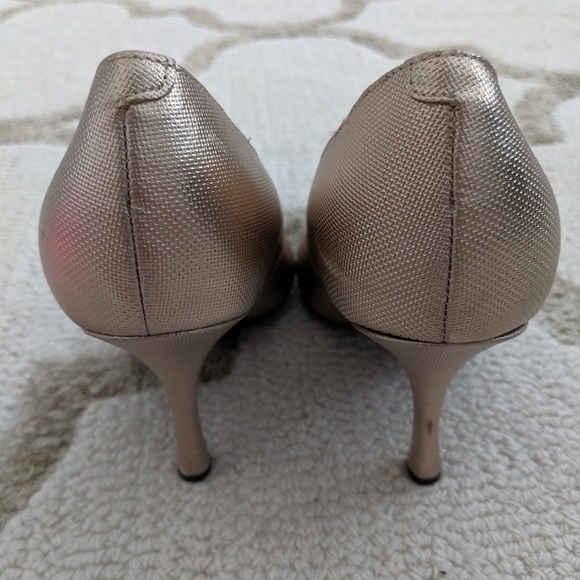 Isaac Mizrahi Heels Size 7.5 Gold *NEW* Pump NY - Picture 4 of 7